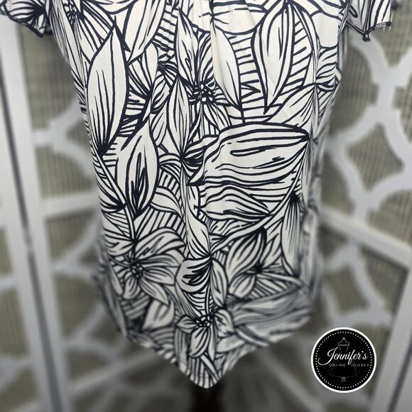 3/$30 Rafaella Petites Cream and Black Floral Print V Neck Flutter Sleeve Top M - Picture 5 of 11